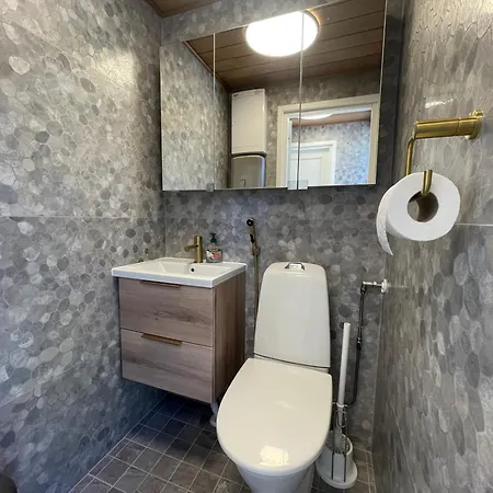 Porotila Toini Sanila منتزه العطل 3*